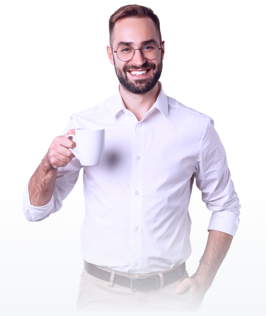 Imagem de um homem vestindo uma camisa branca e sorrindo